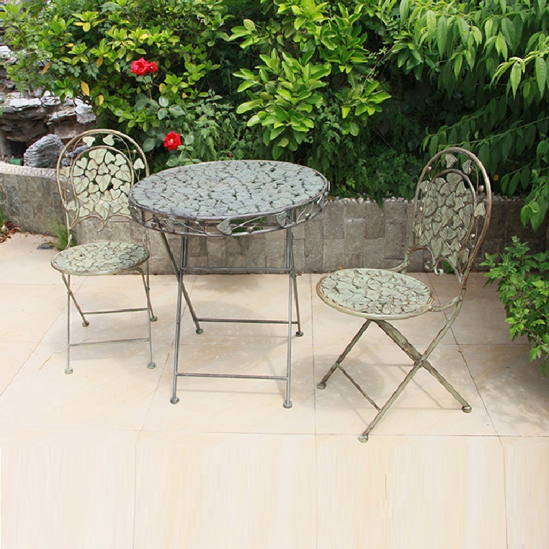 古い中庭のレトロな鉄製テーブルと椅子、テラス屋外レジャーテー - Outdoor Furniture Europe のレビューと価格