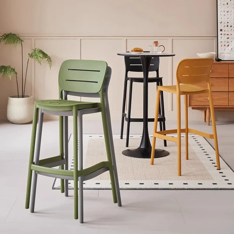 高級プラスチック製バーチェア、積み重ね可能な屋外用ハイチェア - Outdoor Furniture Europe のレビューと価格