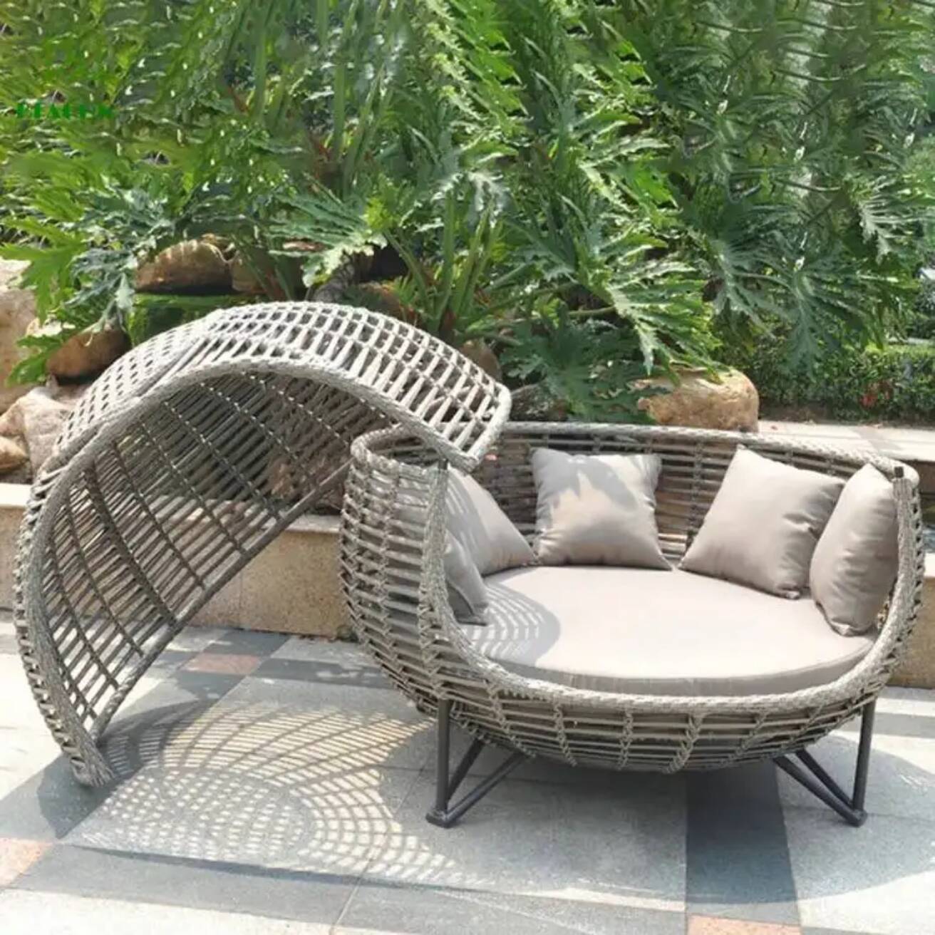 北欧風パティオキャノピーデイベッド屋外ラウンジチェアソファガ - Outdoor Daybed Furniture のレビューと価格